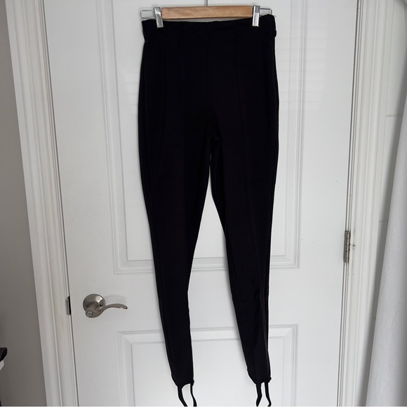 Sweaty Betty
Black Off Piste Stirrup Ski Trousers  size S - Picture 3 of 8